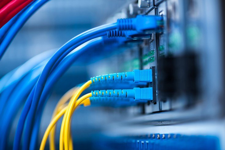 Glasvezelkabels in de serverkast