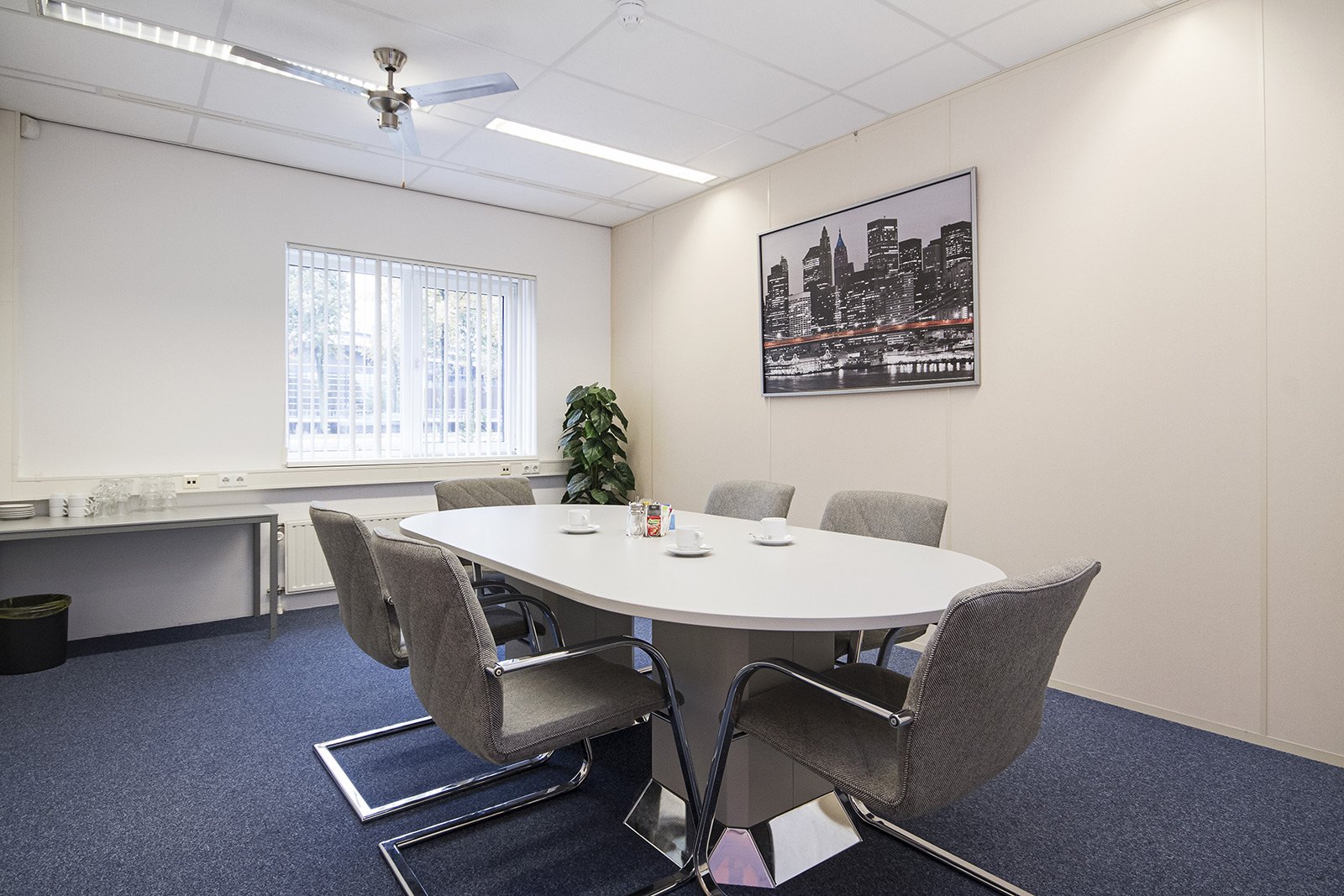 Vergaderruimte met whiteboard